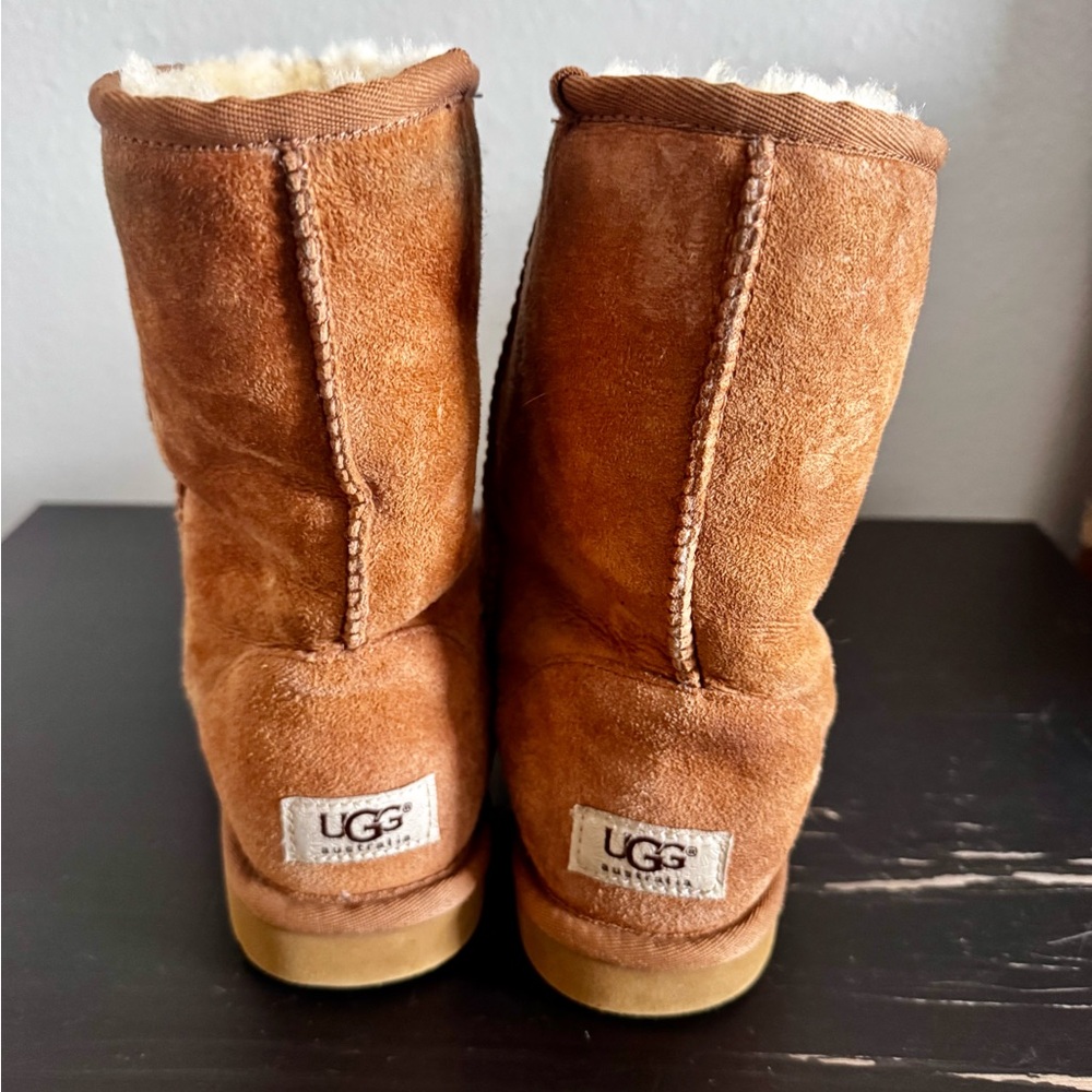 UGG Classic Short II Boots - Picture 2 of 6